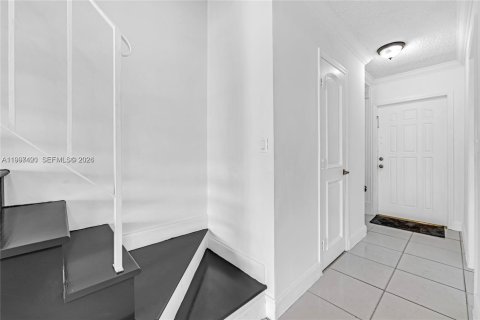 Townhouse in Hialeah, Florida 2 bedrooms, 92.9 sq.m. № 2059287 - photo 13