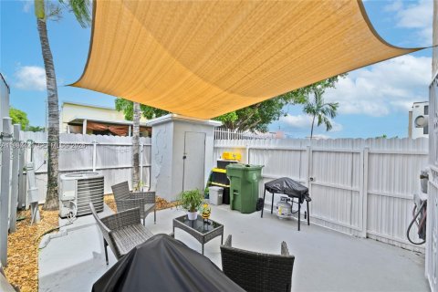 Townhouse in Hialeah, Florida 2 bedrooms, 92.9 sq.m. № 2059287 - photo 7