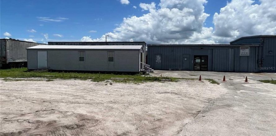 Commercial property in Kissimmee, Florida № 1832890