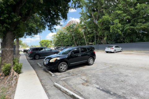 Condo in Miami, Florida, 2 bedrooms  № 2152889 - photo 8