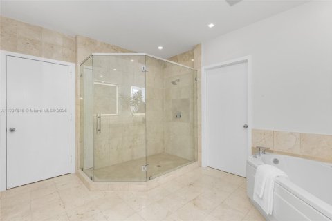Condo in Miami, Florida, 5 bedrooms № 2169353 - photo 26
