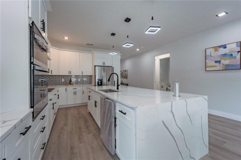 House in Apopka, Florida 4 bedrooms, 176.98 sq.m. № 1654833 - photo 4