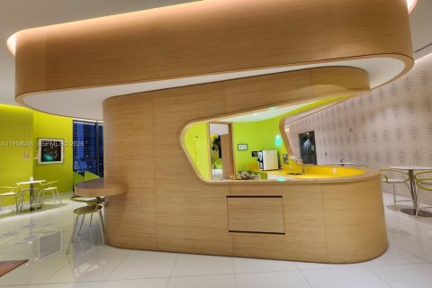 Condo in Miami, Florida, 3 bedrooms  № 2020881 - photo 23