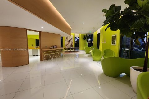 Condo in Miami, Florida, 3 bedrooms  № 2020881 - photo 24