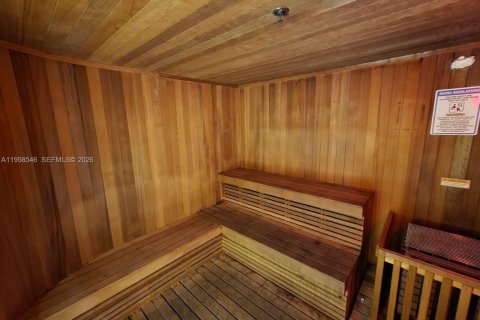 Condo in Miami, Florida, 3 bedrooms  № 2020881 - photo 18