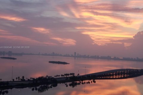 Condo in Miami, Florida, 3 bedrooms  № 2020881 - photo 9