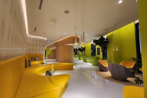 Condo in Miami, Florida, 3 bedrooms  № 2020881 - photo 21