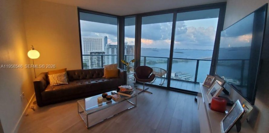 Condo in Miami, Florida, 3 bedrooms  № 2020881