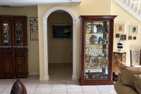 Villa ou maison à vendre à Miami, Floride: 4 chambres, 260.96 m2 № 2259758 - photo 8