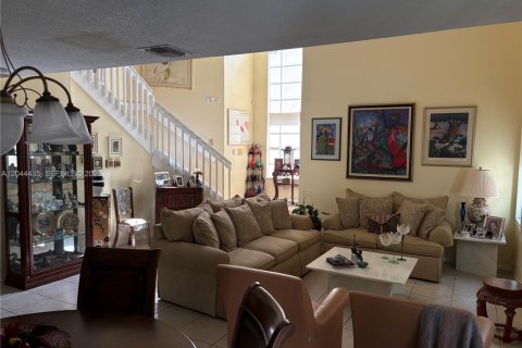 Villa ou maison à vendre à Miami, Floride: 4 chambres, 260.96 m2 № 2259758 - photo 4