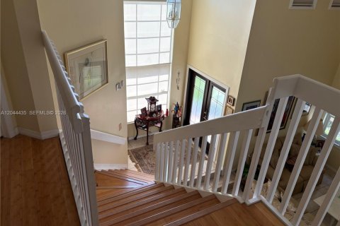 Villa ou maison à vendre à Miami, Floride: 4 chambres, 260.96 m2 № 2259758 - photo 13