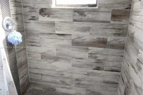 House in Coral Springs, Florida 3 bedrooms, 111.48 sq.m. № 2009919 - photo 10