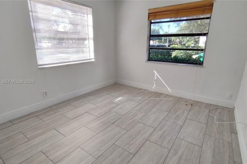 House in Coral Springs, Florida 3 bedrooms, 111.48 sq.m. № 2009919 - photo 6