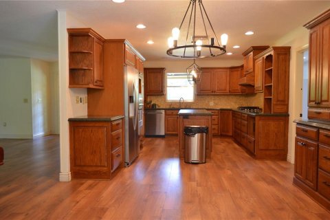 House in DeLand, Florida 4 bedrooms, 216 sq.m. № 2237233 - photo 3