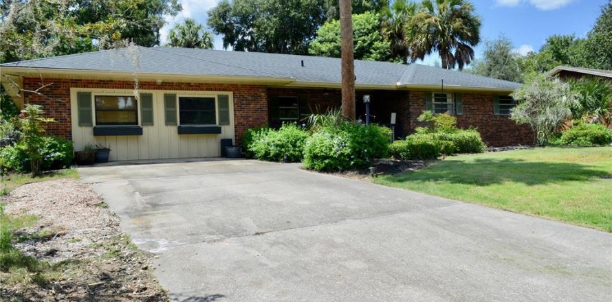 House in DeLand, Florida 4 bedrooms, 216 sq.m. № 2237233