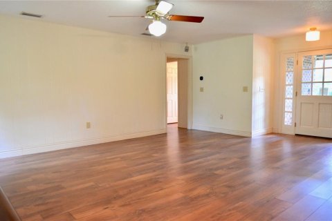 House in DeLand, Florida 4 bedrooms, 216 sq.m. № 2237233 - photo 6