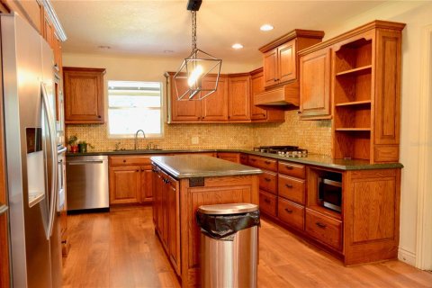 House in DeLand, Florida 4 bedrooms, 216 sq.m. № 2237233 - photo 4