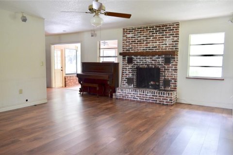 House in DeLand, Florida 4 bedrooms, 216 sq.m. № 2237233 - photo 5