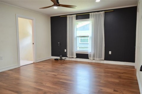 House in DeLand, Florida 4 bedrooms, 216 sq.m. № 2237233 - photo 7