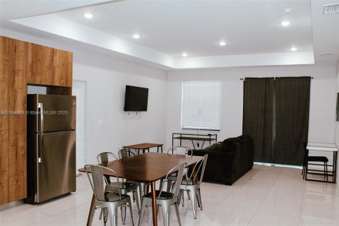 House in Lehigh Acres, Florida 3 bedrooms, 117.71 sq.m. № 1711056 - photo 21