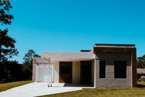 House in Lehigh Acres, Florida 3 bedrooms, 117.71 sq.m. № 1711056 - photo 1