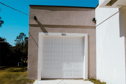 House in Lehigh Acres, Florida 3 bedrooms, 117.71 sq.m. № 1711056 - photo 20