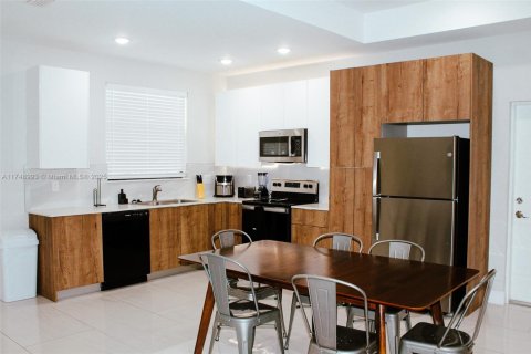 House in Lehigh Acres, Florida 3 bedrooms, 117.71 sq.m. № 1711056 - photo 22
