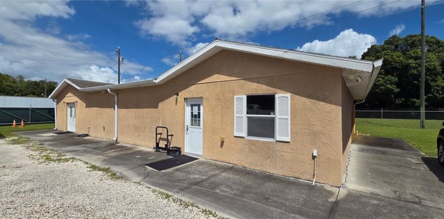 Propiedad comercial en Odessa, Florida № 2373127