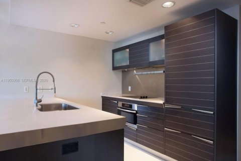 Condominio en venta en Miami, Florida, 1 dormitorio, 74.23 m2 № 2009037 - foto 3