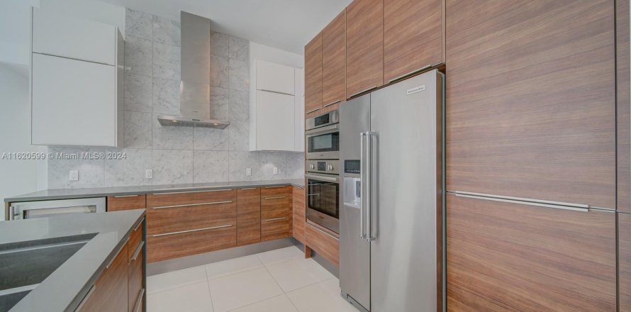 Condominio en Miami, Florida, 2 dormitorios № 1693124
