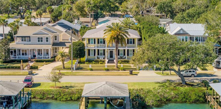 House in New Smyrna Beach, Florida 5 bedrooms, 432.27 sq.m. № 2198313