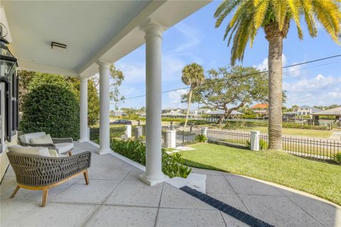 House in New Smyrna Beach, Florida 5 bedrooms, 432.27 sq.m. № 2198313 - photo 13