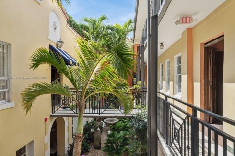 Condo in Miami Beach, Florida, 1 bedroom  № 2017049 - photo 3