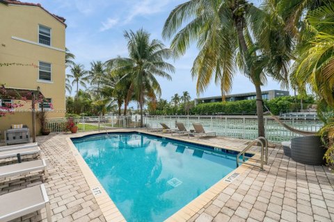Condo in Miami Beach, Florida, 1 bedroom  № 2017049 - photo 12