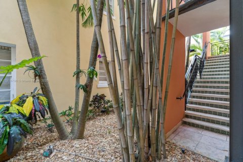 Condo in Miami Beach, Florida, 1 bedroom  № 2017049 - photo 4