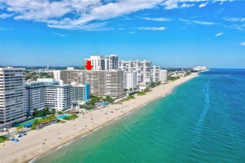 Condominio en alquiler en Fort Lauderdale, Florida, 1 dormitorio, 106.84 m2 № 1185421 - foto 1