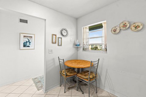 Condo in Boynton Beach, Florida, 2 bedrooms № 2245538 - photo 6