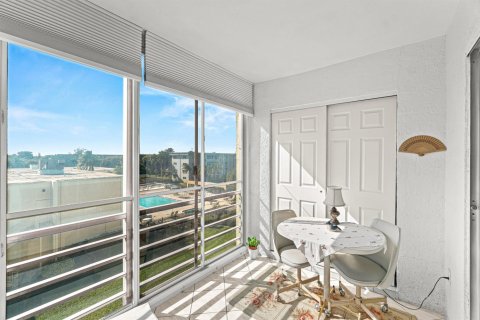 Condo in Boynton Beach, Florida, 2 bedrooms № 2245538 - photo 27