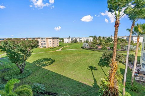 Condo in Boynton Beach, Florida, 2 bedrooms № 2245538 - photo 30