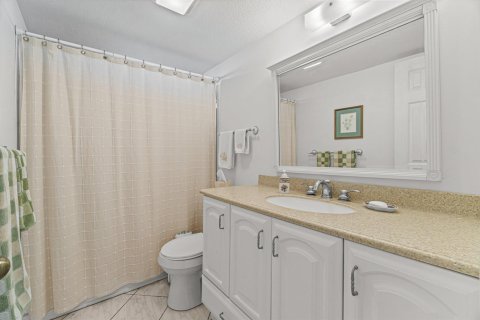 Condo in Boynton Beach, Florida, 2 bedrooms № 2245538 - photo 15