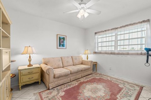 Condo in Boynton Beach, Florida, 2 bedrooms № 2245538 - photo 17