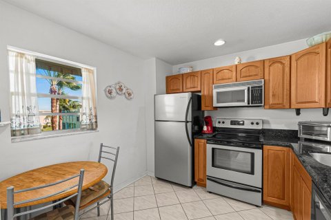 Condo in Boynton Beach, Florida, 2 bedrooms № 2245538 - photo 5