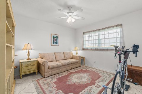 Condo in Boynton Beach, Florida, 2 bedrooms № 2245538 - photo 16