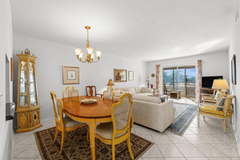 Condo in Boynton Beach, Florida, 2 bedrooms № 2245538 - photo 9