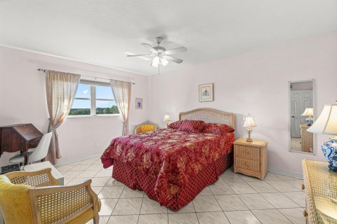 Condo in Boynton Beach, Florida, 2 bedrooms № 2245538 - photo 18