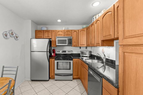 Condo in Boynton Beach, Florida, 2 bedrooms № 2245538 - photo 4