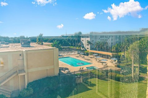 Condo in Boynton Beach, Florida, 2 bedrooms № 2245538 - photo 29