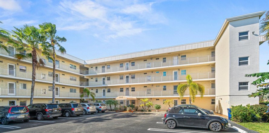 Condo in Boynton Beach, Florida, 2 bedrooms № 2245538