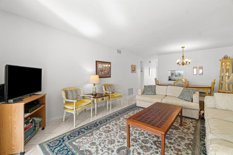 Condo in Boynton Beach, Florida, 2 bedrooms № 2245538 - photo 14