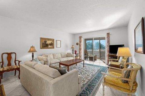 Condo in Boynton Beach, Florida, 2 bedrooms № 2245538 - photo 11